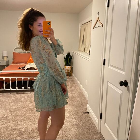 Who I am Boutique Blue Floral Long Sleeve Smocked Mini Dress Small - Picture 3 of 11